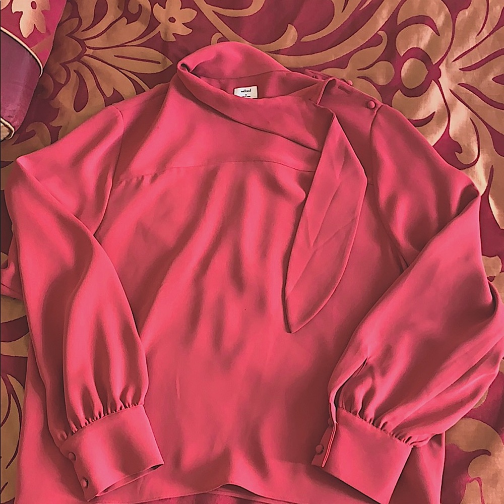 Beautiful coral/pink Wilfred blouse